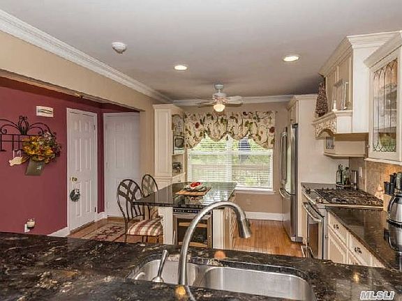 4th image of 31 Leeward Ln