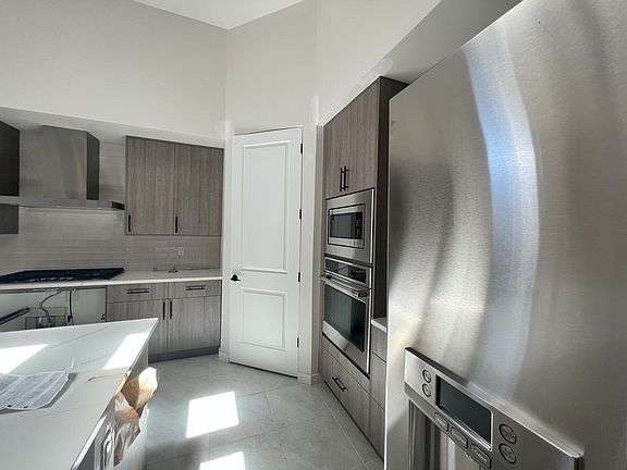 5th image of 4024 Gondola Way NE