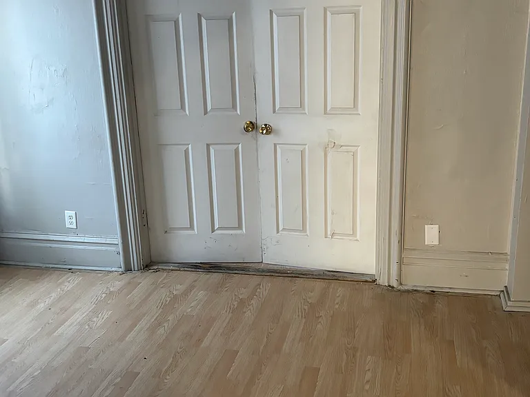 211 N 6th St #1 — Photo 8