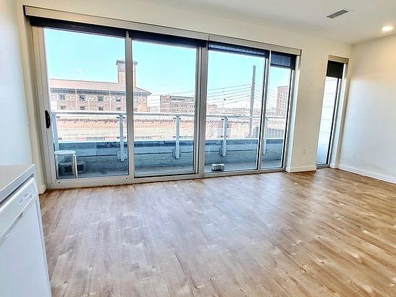 4th image of 1723 Walnut St #406