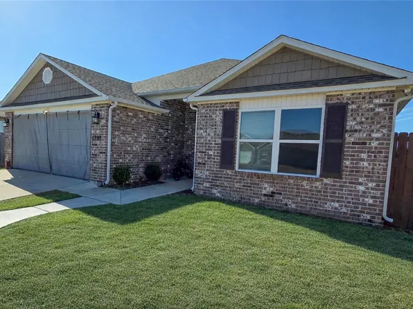 1791 Greenbank Dr, Centerton, AR 72719