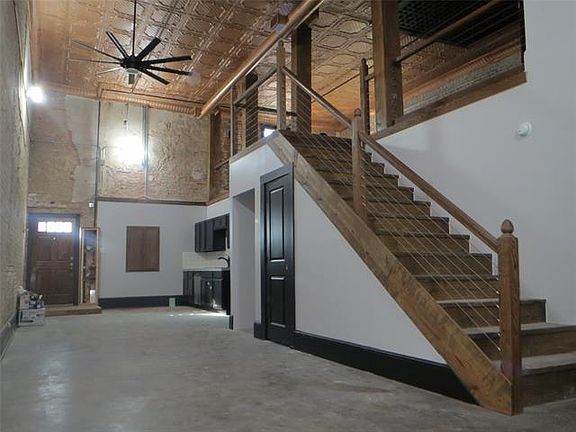 5th image of 204 W Knox St