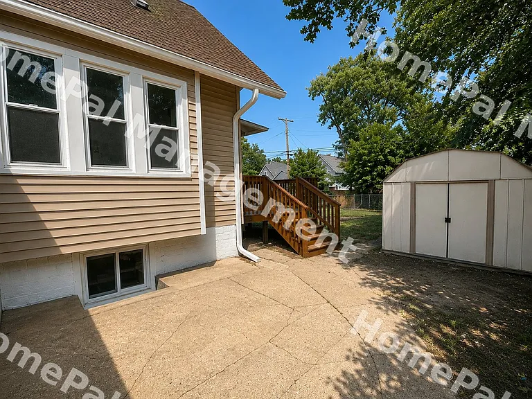 2416 Fowler Ave — Photo 15