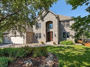 10187 Bridgewater Cir, Woodbury, MN 55129
