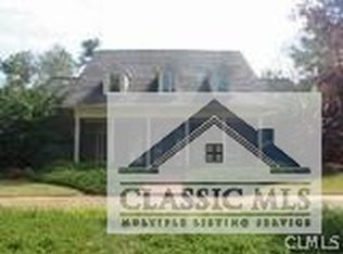1051 Millers Lake Dr, Bogart, GA