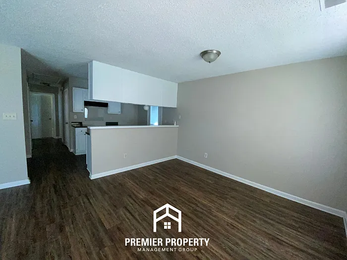 2584 Parkview Dr — Photo 4