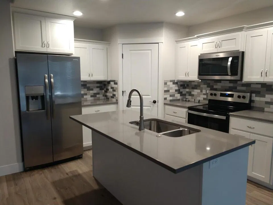 450 W Southwood Ave