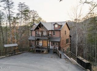 2110 Elk Pass Ln, Sevierville, TN 37876