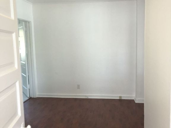 4th image of 130 3/4 S Avenue 63