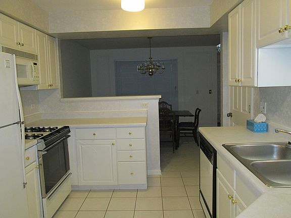 4th image of 804 Fairmont Ct