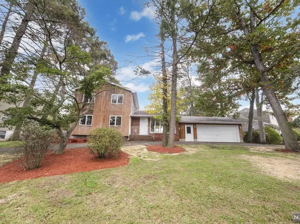 34 Minnehaha Blvd, Oakland, NJ 07436
