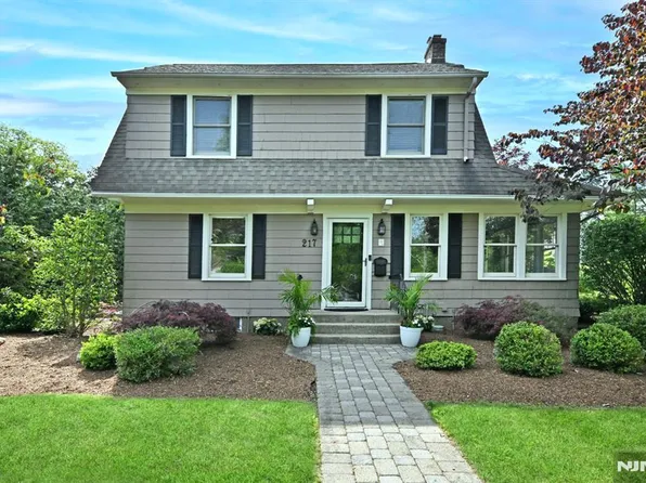 217 Elmwood Ave, Ho Ho Kus, NJ 07423
