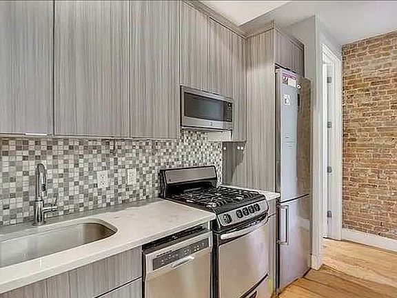 2nd image of 1106 Jefferson Ave #8D