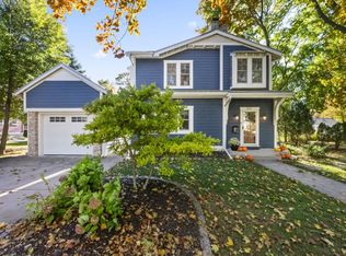 621 W La Belle Ave, Oconomowoc, WI 53066