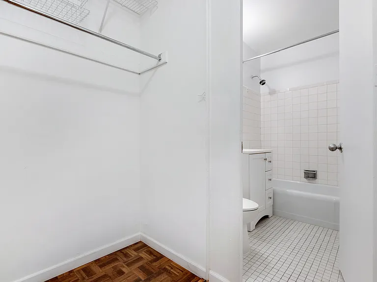 300 E 33rd St #21H — Photo 5
