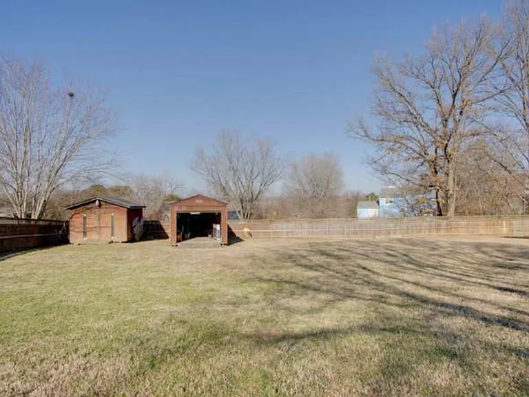 380 Lakeview Cir — Photo 10