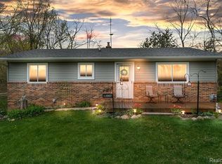 11328 Outer Dr, Pinckney, MI 48169