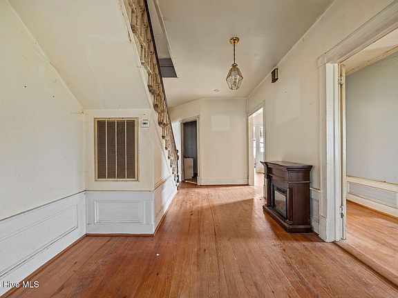 4th image of 202 Mitchell Street