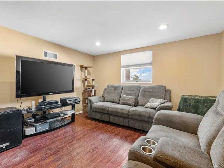 Fern Pl — Photo 17