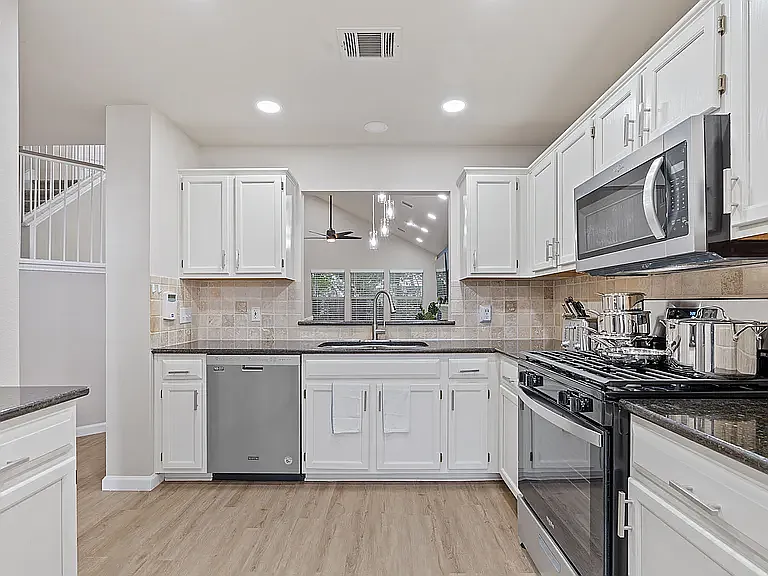13424 Tossa Ln — Photo 2