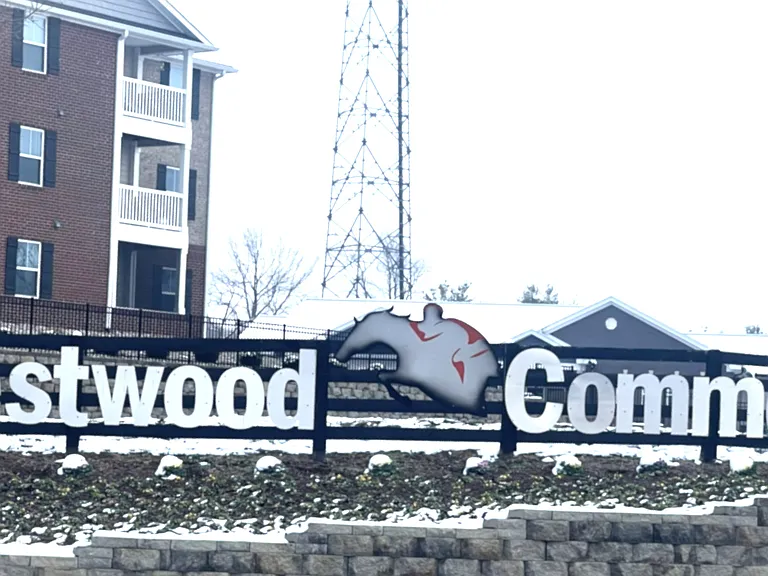 Crestwood Commons Apartments — Photo 18