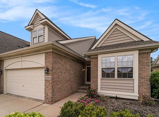 32930 Brookside Cir, Livonia, MI 48152