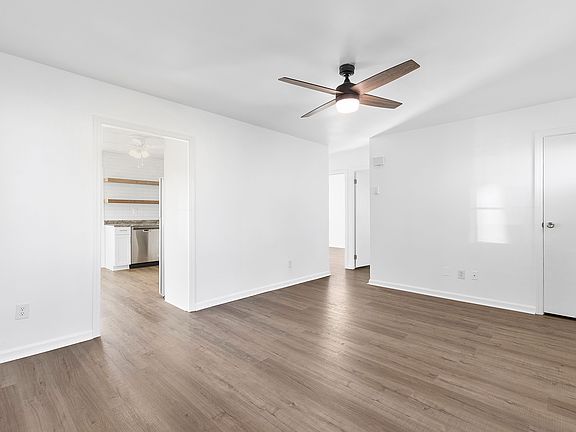 4th image of 1009 9th St Unit L-94