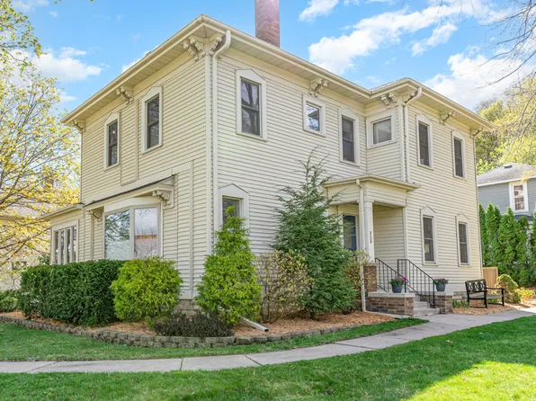 925 W 4th St, Red Wing, MN 55066