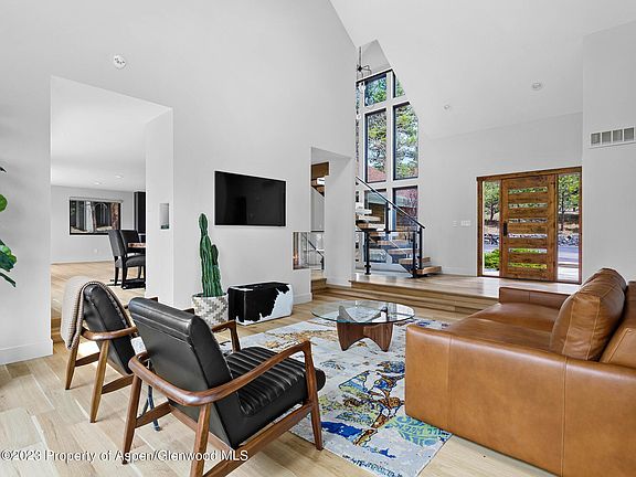 2nd image of 2081 Cramner Ct