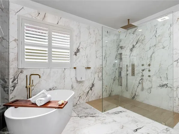16395 Barclay CT, NAPLES, FL 34110