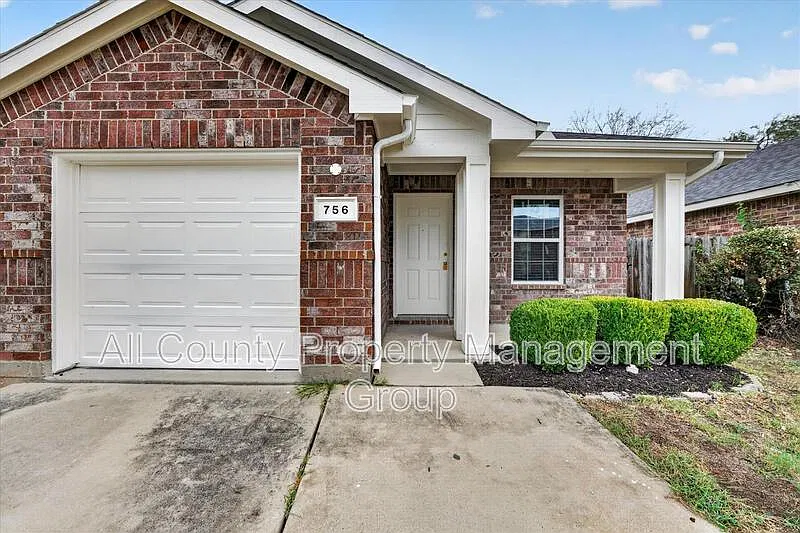 3 bed, 2.0 bath, 1274 sqft, $1,750 — Photo 2