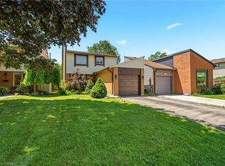 4 Eileen St, Hamilton, ON L9H 7E6
