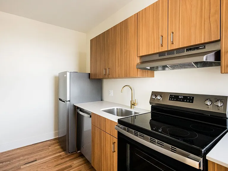 Sterling Apartments — Photo 17