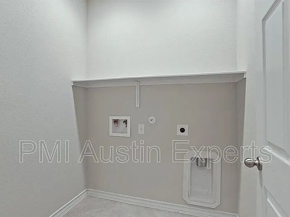 4th image of 405 Coba St
