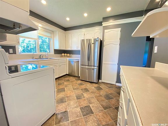 2nd image of 118 Birch Dr