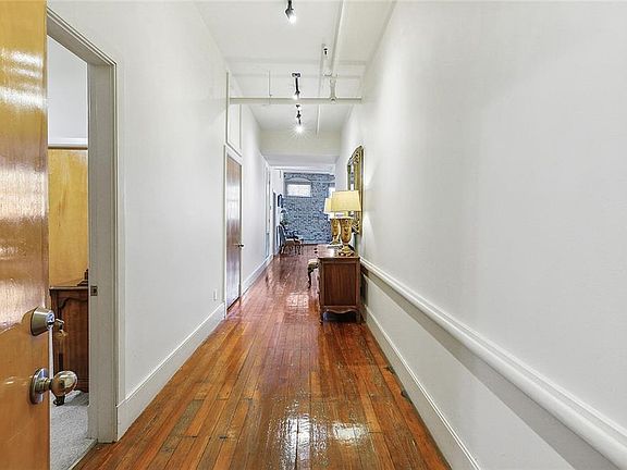 2nd image of 404 Notre Dame St APT 14