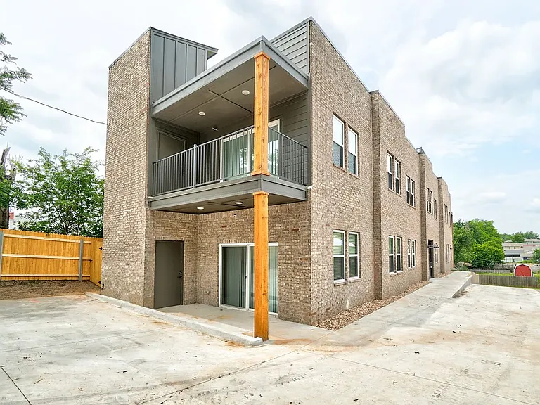 1138 N Blackwelder Ave #1 — Photo 1