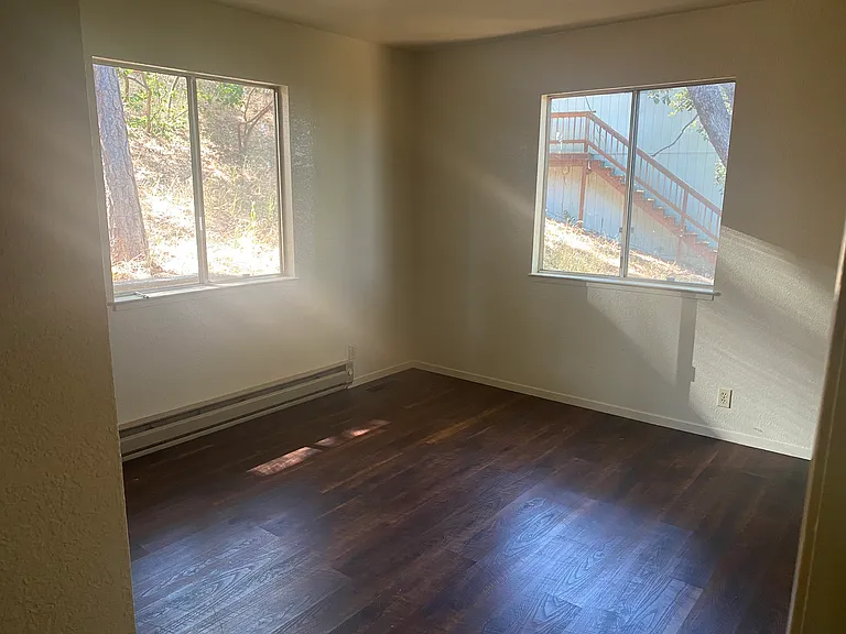 20205 Eastview Dr — Photo 10