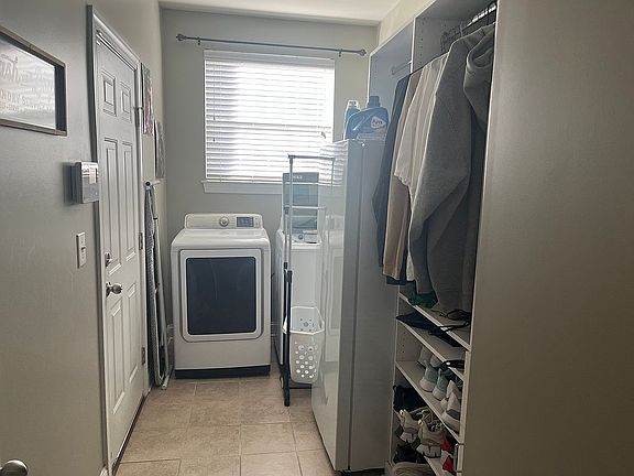 5th image of 10110 Loch Lomond Dr