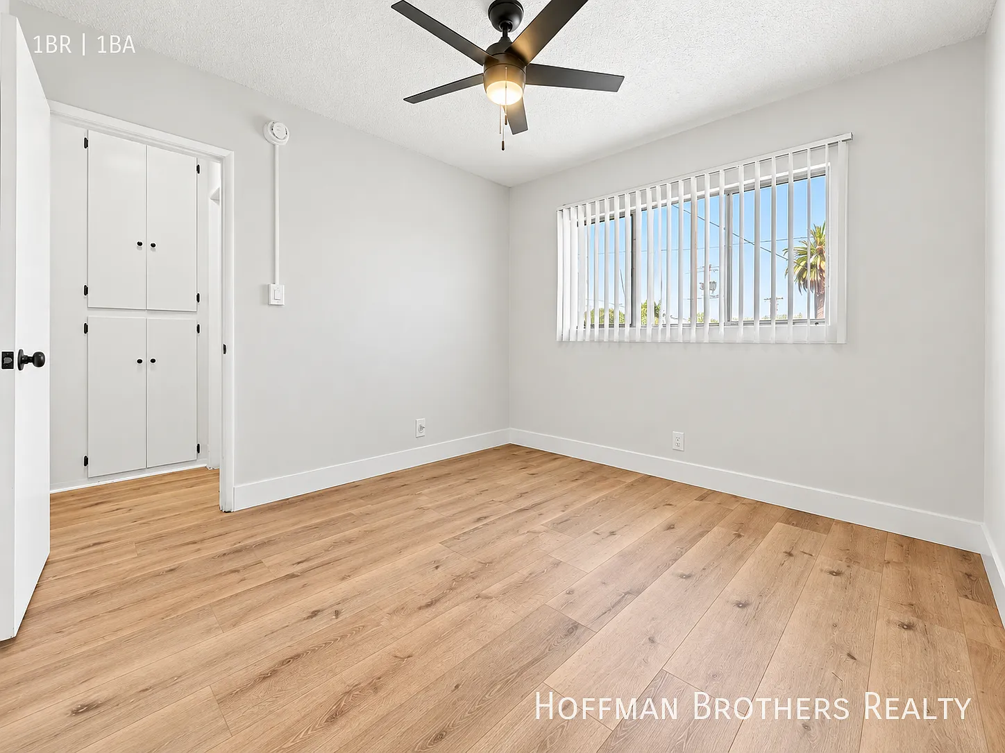 Western Ave Apartment Near Transit, Shopping & South LA Conveniences — Photo 4