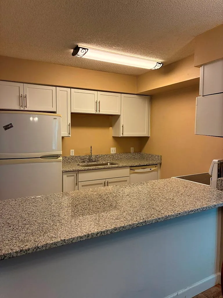 3 bed, $2,299 — Photo 2