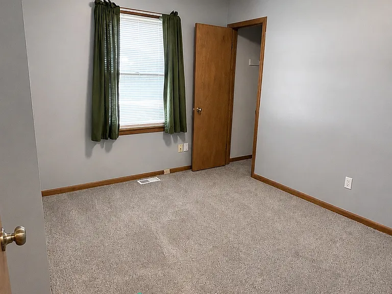 227 E Colleen Dr — Photo 8