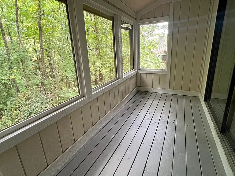 735 Seasons Pkwy — Photo 3