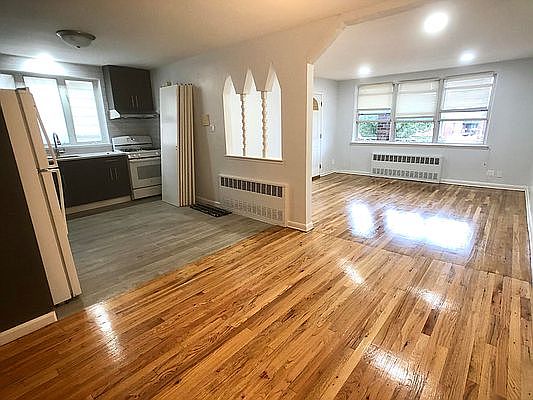 2nd image of 26 Bay 38 St #2