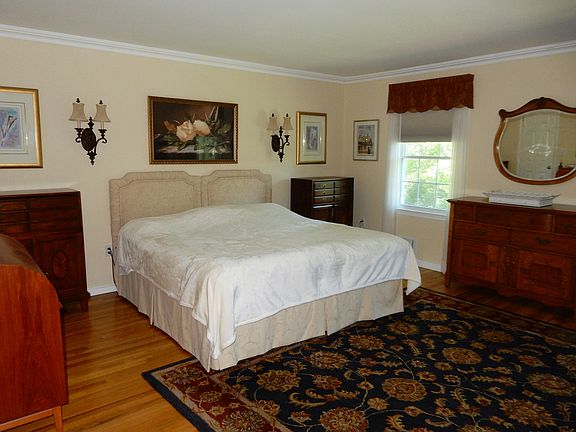 4th image of 44 Brandywyne Dr