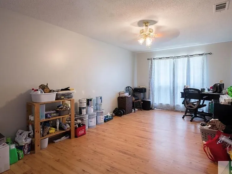 907 Primrose Ln — Photo 13