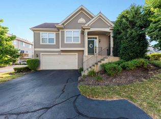 1570 Windward Dr, Hampshire, IL 60140