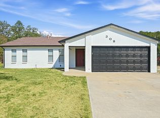 308 Hickorywood St, Azle, TX 76020