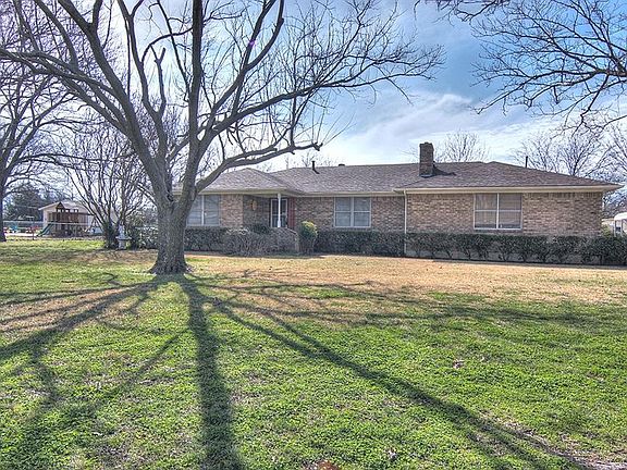 2nd image of 211 Colonial Dr