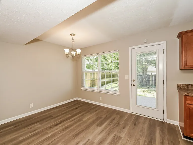 843 Kanatak Ln — Photo 8
